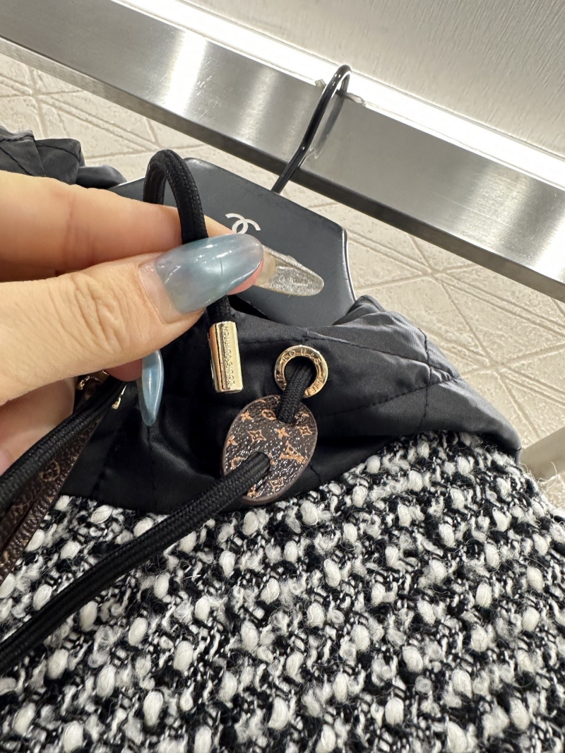 l0vis Vvtt0n outwear